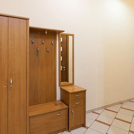 Апартаменты Двухкомнатные Для 6Х Около Парка В Центре Lviv Exterior photo